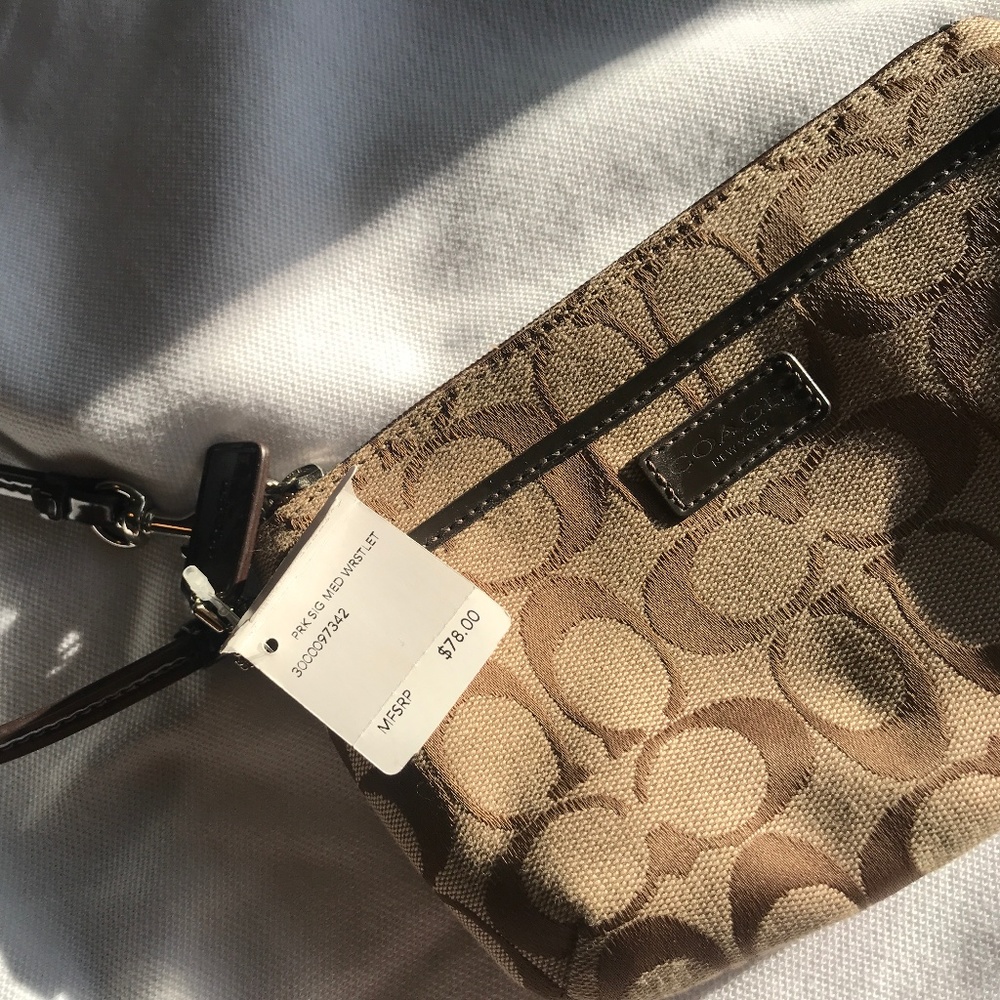 Authentic Coach Wristlet New With Tags - Picture 5 of 8